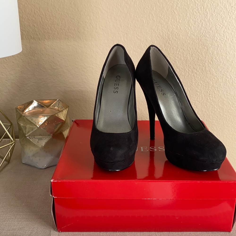 Guess faux suede pumps
